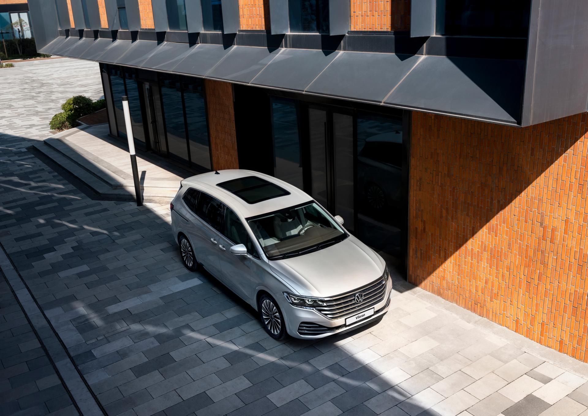 Cửa sổ trời toàn cảnh Panoramic Sunroof điều khiển cảm ứng